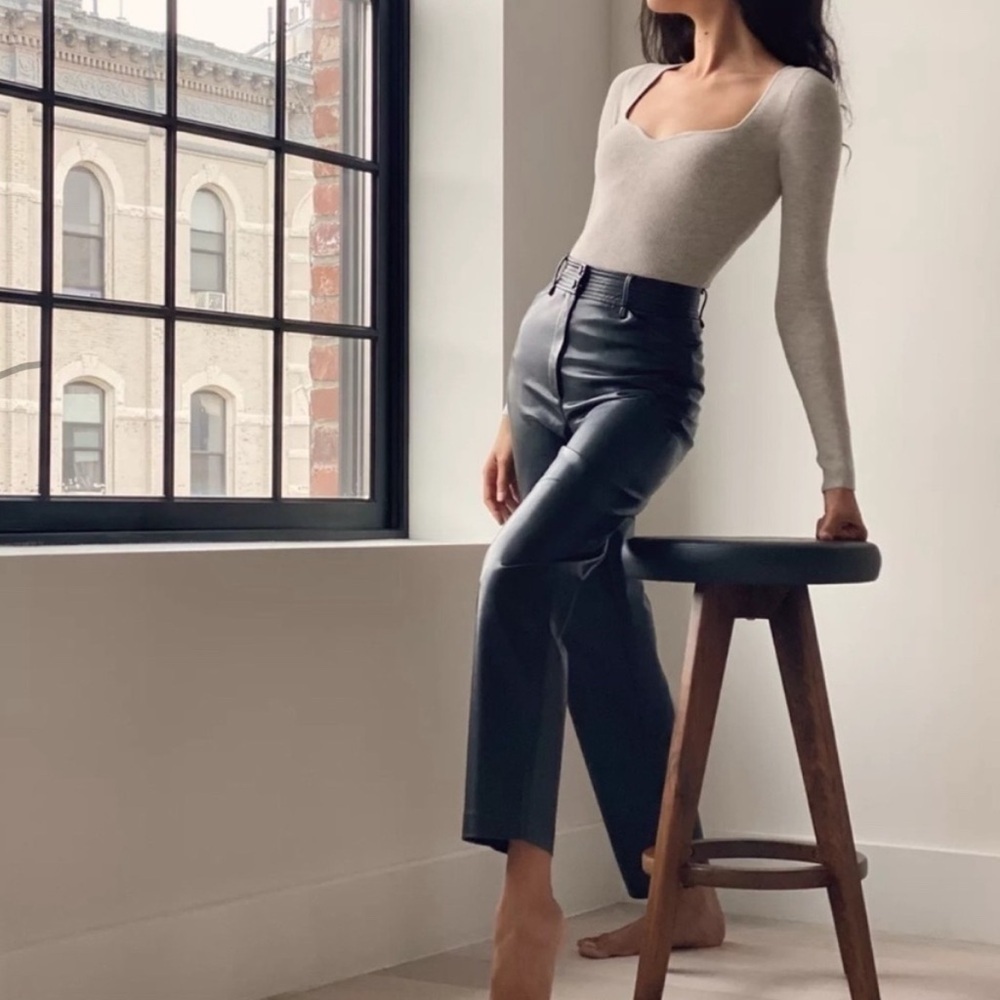 Aritzia Wilfred Faux Leather Funk Pant in Black – Size 4 – Gently Worn